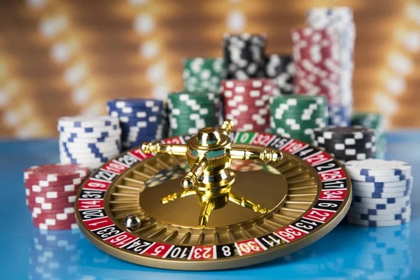 100cuci platform showing football markets, live dealer tables, and account dashboard